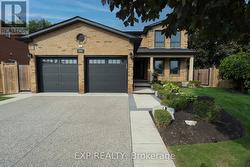 771 AJYN COURT  Mississauga, ON L4Y 4E9