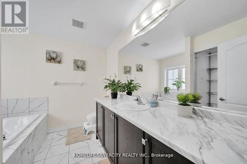 16 Cahill Drive, Brantford, ON - Indoor Photo Showing Bathroom