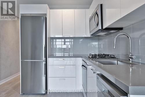 620 - 195 Mccaul Street, Toronto, ON - Indoor Photo Showing Kitchen With Upgraded Kitchen