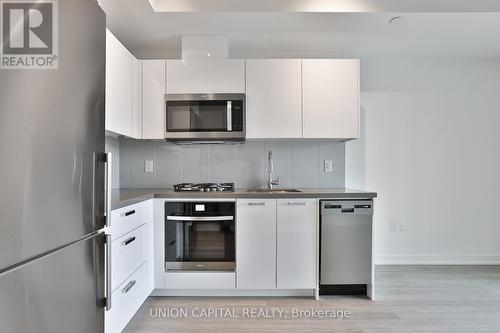 620 - 195 Mccaul Street, Toronto, ON - Indoor Photo Showing Kitchen With Upgraded Kitchen