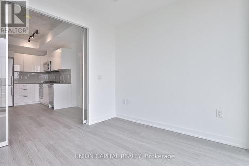 620 - 195 Mccaul Street, Toronto, ON - Indoor Photo Showing Kitchen