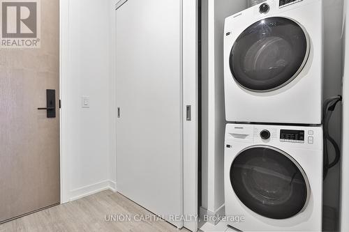 620 - 195 Mccaul Street, Toronto, ON - Indoor Photo Showing Laundry Room