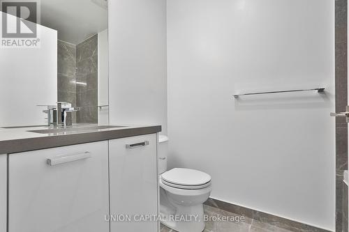 620 - 195 Mccaul Street, Toronto, ON - Indoor Photo Showing Bathroom