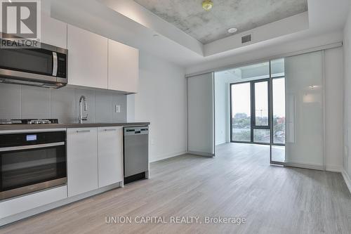 620 - 195 Mccaul Street, Toronto, ON - Indoor Photo Showing Kitchen