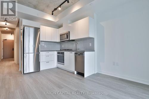 620 - 195 Mccaul Street, Toronto, ON - Indoor Photo Showing Kitchen