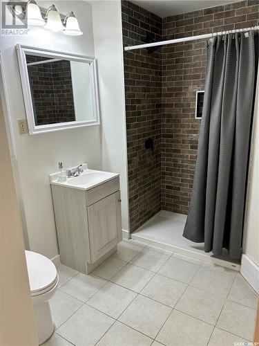 1136 12Th Street E, Saskatoon, SK - Indoor Photo Showing Bathroom