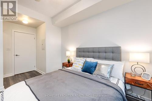 1806 - 18 Harbour Street, Toronto, ON - Indoor Photo Showing Bedroom