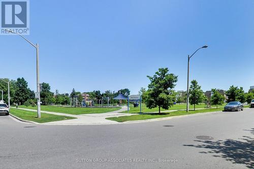 641 - 830 Lawrence Avenue W, Toronto, ON - Outdoor With View