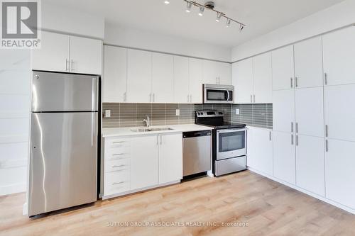 641 - 830 Lawrence Avenue W, Toronto, ON - Indoor Photo Showing Kitchen With Stainless Steel Kitchen