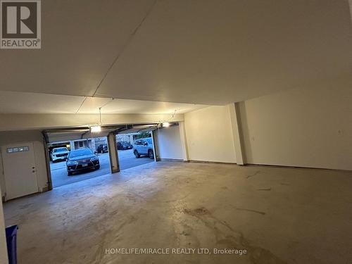 6 - 22 Spring Creek Drive, Hamilton, ON - Indoor Photo Showing Garage