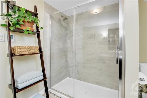 1231 Shillington Avenue, Ottawa, ON - Indoor Photo Showing Bathroom