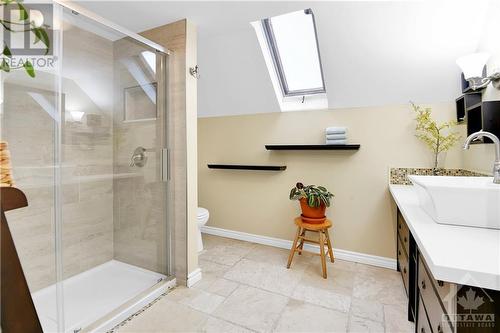 1231 Shillington Avenue, Ottawa, ON - Indoor Photo Showing Bathroom