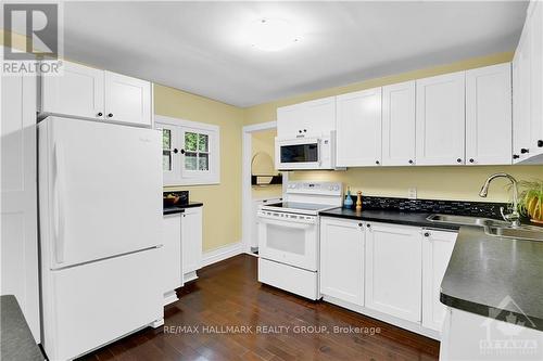 1231 Shillington Avenue, Ottawa, ON - Indoor Photo Showing Kitchen With Double Sink