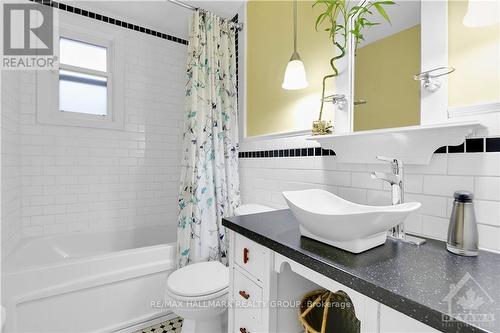 1231 Shillington Avenue, Ottawa, ON - Indoor Photo Showing Bathroom