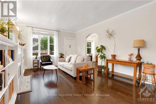 1231 Shillington Avenue, Ottawa, ON - Indoor Photo Showing Living Room