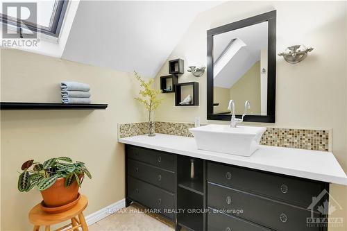 1231 Shillington Avenue, Ottawa, ON - Indoor Photo Showing Bathroom