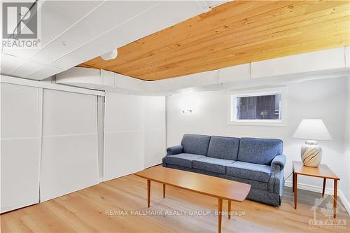 1231 Shillington Avenue, Ottawa, ON - Indoor Photo Showing Living Room