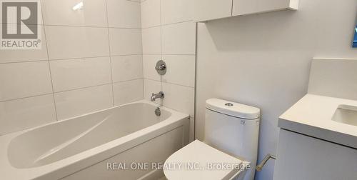 931 - 230 Simcoe Street, Toronto, ON - Indoor Photo Showing Bathroom