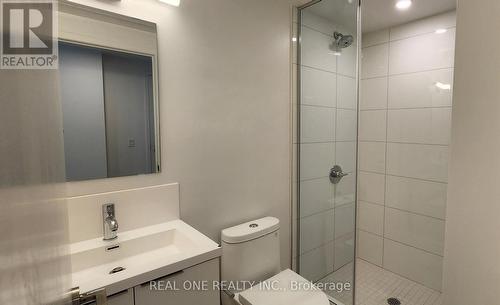 931 - 230 Simcoe Street, Toronto, ON - Indoor Photo Showing Bathroom