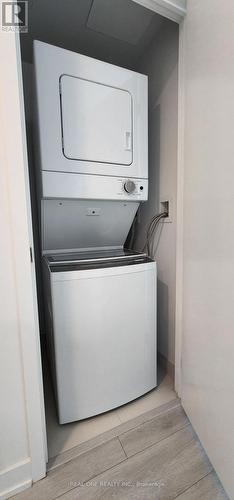 931 - 230 Simcoe Street, Toronto, ON - Indoor Photo Showing Laundry Room