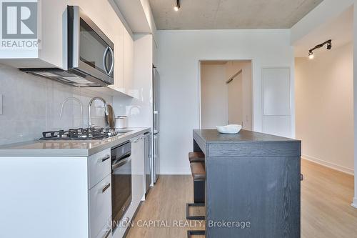 402 - 195 Mccaul Street, Toronto, ON - Indoor Photo Showing Kitchen With Upgraded Kitchen