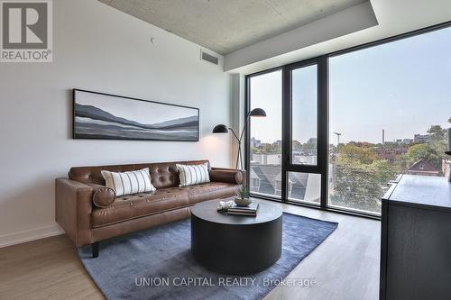 402 - 195 Mccaul Street, Toronto, ON - Indoor Photo Showing Living Room