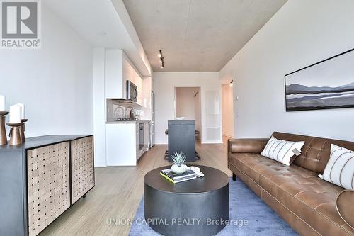 402 - 195 Mccaul Street, Toronto, ON - Indoor Photo Showing Living Room