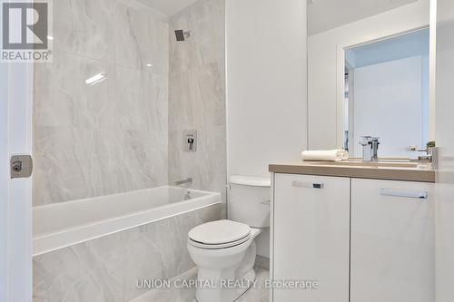 402 - 195 Mccaul Street, Toronto, ON - Indoor Photo Showing Bathroom