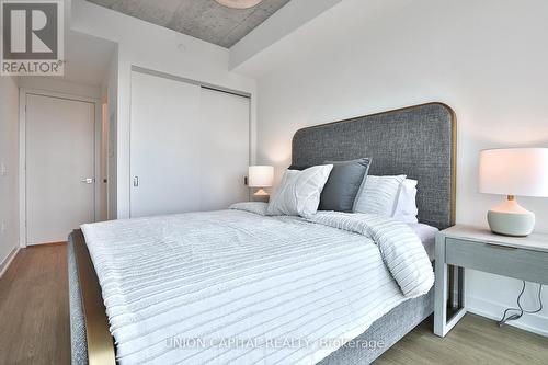 402 - 195 Mccaul Street, Toronto, ON - Indoor Photo Showing Bedroom