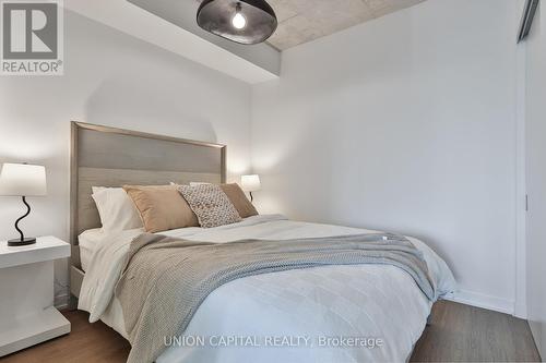 402 - 195 Mccaul Street, Toronto, ON - Indoor Photo Showing Bedroom