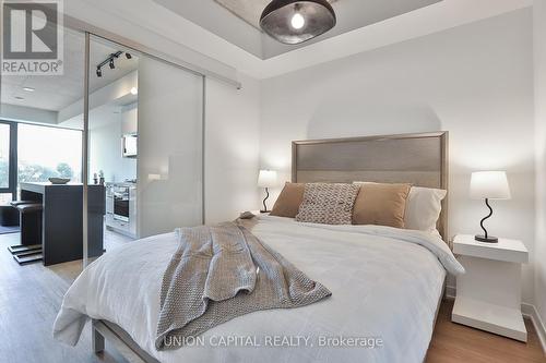 402 - 195 Mccaul Street, Toronto, ON - Indoor Photo Showing Bedroom