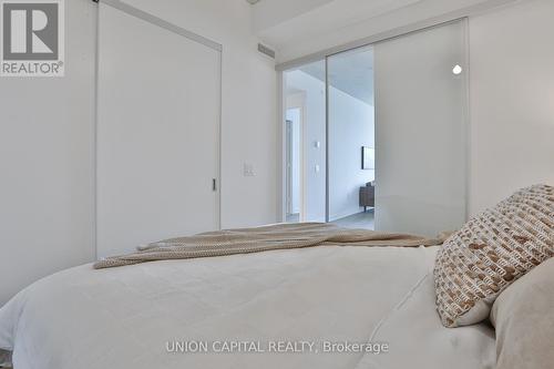 402 - 195 Mccaul Street, Toronto, ON - Indoor Photo Showing Bedroom