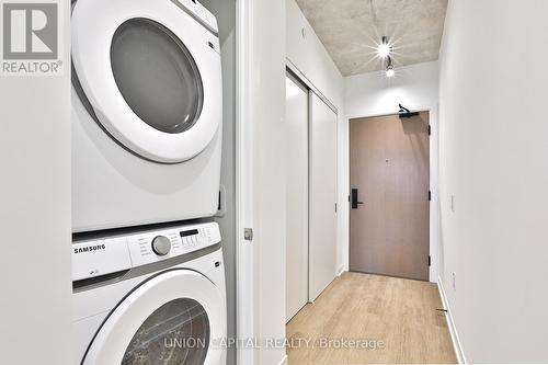 402 - 195 Mccaul Street, Toronto, ON - Indoor Photo Showing Laundry Room