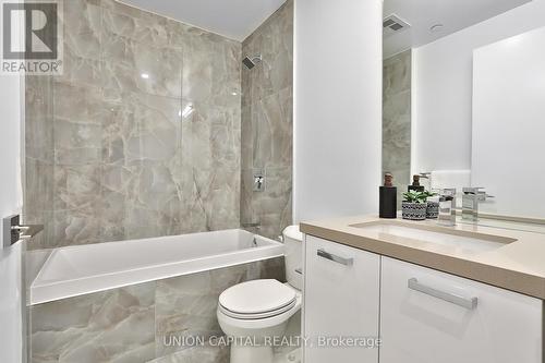 402 - 195 Mccaul Street, Toronto, ON - Indoor Photo Showing Bathroom