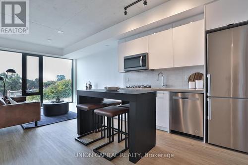 402 - 195 Mccaul Street, Toronto, ON - Indoor Photo Showing Kitchen