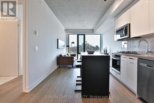 402 - 195 Mccaul Street, Toronto, ON - Indoor Photo Showing Kitchen With Upgraded Kitchen