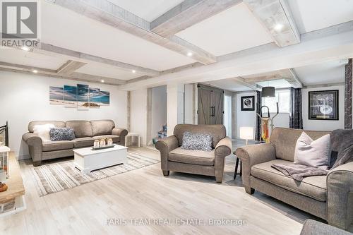 2447 Ridge Road W, Oro-Medonte, ON - Indoor Photo Showing Living Room