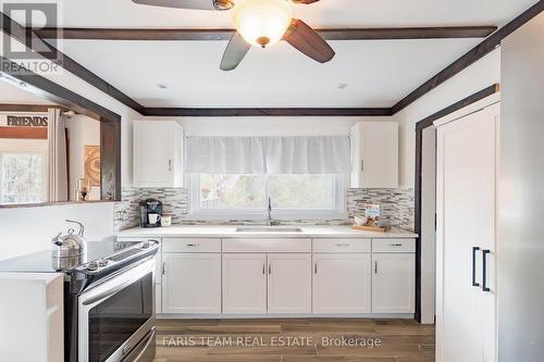 2447 Ridge Road W, Oro-Medonte, ON - Indoor Photo Showing Kitchen