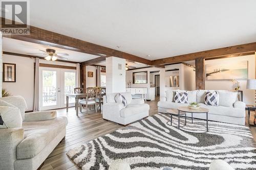 2447 Ridge Road W, Oro-Medonte, ON - Indoor Photo Showing Living Room