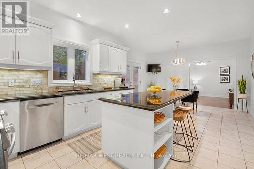 4 Gordons Creek Ct Court S, Halton Hills, ON - Indoor Photo Showing Kitchen