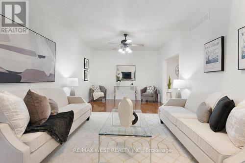 4 Gordons Creek Ct Court S, Halton Hills, ON - Indoor Photo Showing Living Room