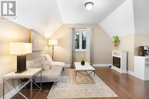 4 Gordons Creek Ct Court S, Halton Hills, ON - Indoor Photo Showing Living Room