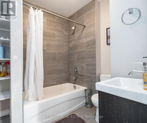 265 Sherbrooke Street, Peterborough, ON - Indoor Photo Showing Bathroom