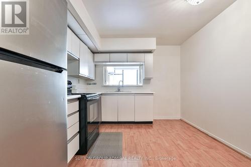 803 - 33 Elmhurst Avenue, Toronto, ON - Indoor Photo Showing Kitchen