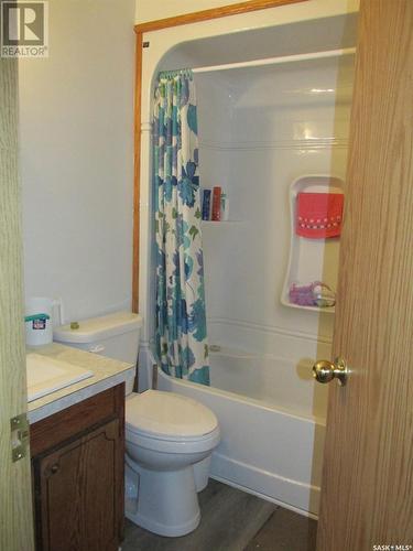 804 - 806 9Th Avenue W, Nipawin, SK - Indoor Photo Showing Bathroom