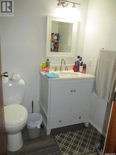 804 - 806 9Th Avenue W, Nipawin, SK - Indoor Photo Showing Bathroom