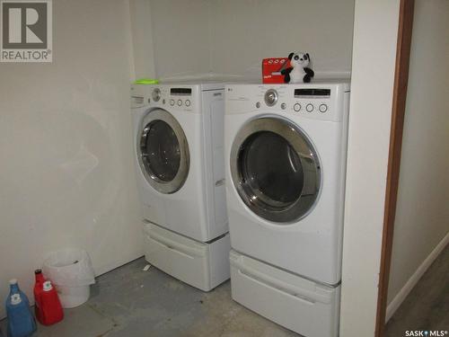 804 - 806 9Th Avenue W, Nipawin, SK - Indoor Photo Showing Laundry Room