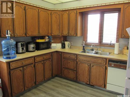 804 - 806 9Th Avenue W, Nipawin, SK - Indoor Photo Showing Kitchen With Double Sink