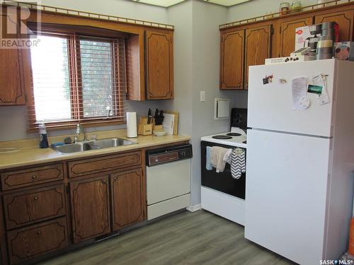 804 - 806 9Th Avenue W, Nipawin, SK - Indoor Photo Showing Kitchen With Double Sink