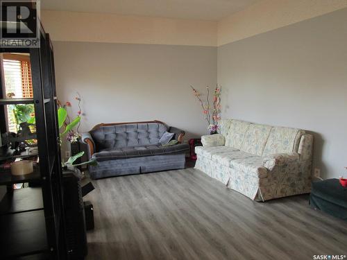 804 - 806 9Th Avenue W, Nipawin, SK - Indoor Photo Showing Living Room